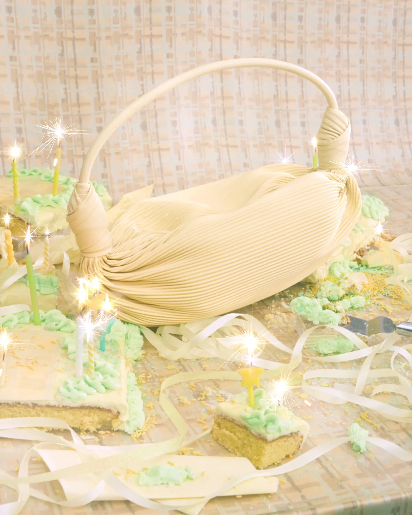 Fresh, pale yellow, pleated single-shoulder underarm bag